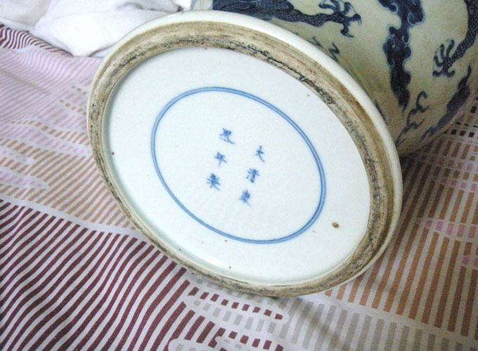 03 Blue & White vase with dragon motif